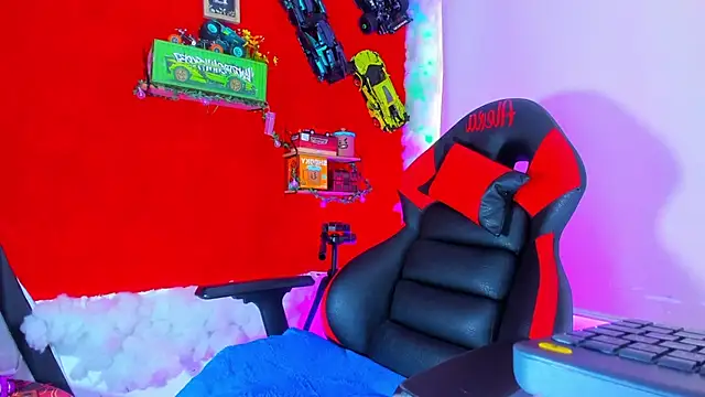 LilOwen  online show from October 17, 2025, 7:04 pm