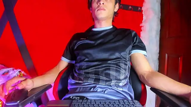 LilOwen  online show from April 14, 2026, 8:25 pm