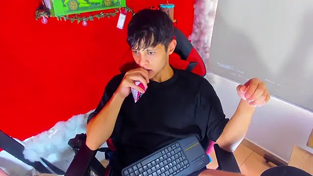 LilOwen  online show from September 14, 2025, 7:03 pm