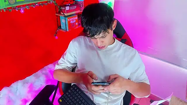 LilOwen  online show from September 17, 2025, 7:05 pm