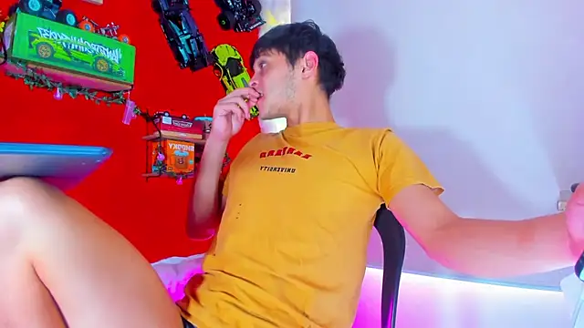 LilOwen  online show from September 29, 2025, 7:08 pm