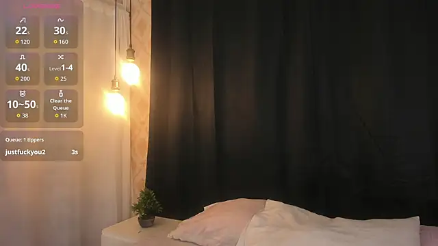 CherylFoster online show from November 24, 2025, 8:31 pm