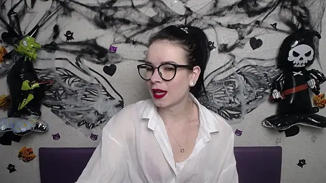 Snapshot of JasmineKouch chatting on October 19, 2025, 5:26 pm JasmineKouch online show from October 19, 2025, 5:26 pm