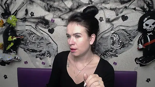 Snapshot of JasmineKouch chatting on October 31, 2025, 6:15 pm JasmineKouch online show from October 31, 2025, 6:15 pm