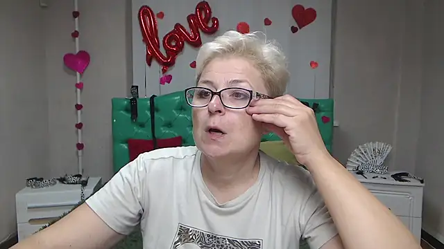 EmiliaGree online show from September 14, 2025, 5:02 pm