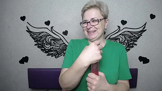 Snapshot of EmiliaGree chatting on April 5, 2026, 5:08 pm EmiliaGree online show from April 5, 2026, 5:08 pm