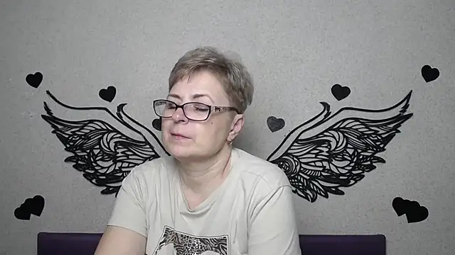 Snapshot of EmiliaGree chatting on April 15, 2026, 5:17 pm EmiliaGree online show from April 15, 2026, 5:17 pm