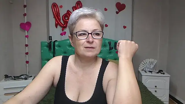 EmiliaGree online show from September 17, 2025, 5:04 pm