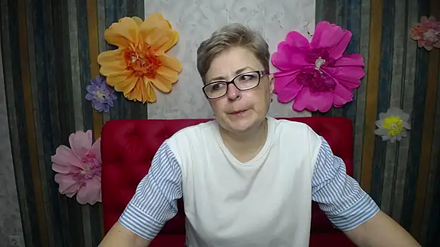 Snapshot of EmiliaGree chatting on April 16, 2026, 5:03 pm EmiliaGree online show from April 16, 2026, 5:03 pm