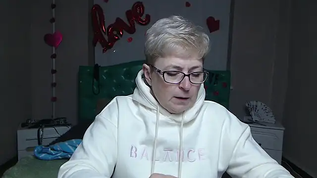 Snapshot of EmiliaGree chatting on February 4, 2026, 6:25 pm EmiliaGree online show from February 4, 2026, 6:25 pm