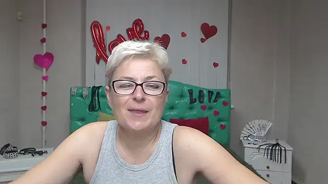 EmiliaGree online show from September 23, 2025, 5:09 pm