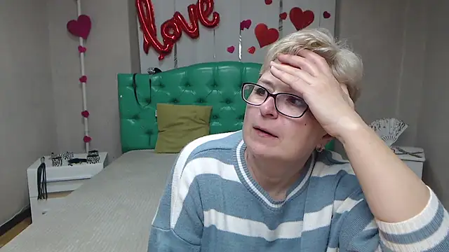 Snapshot of EmiliaGree chatting on April 12, 2026, 5:05 pm EmiliaGree online show from April 12, 2026, 5:05 pm