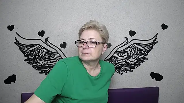 Snapshot of EmiliaGree chatting on April 7, 2026, 5:15 pm EmiliaGree online show from April 7, 2026, 5:15 pm