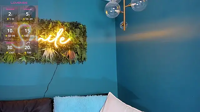 celestelewis online show from November 30, 2025, 7:36 pm