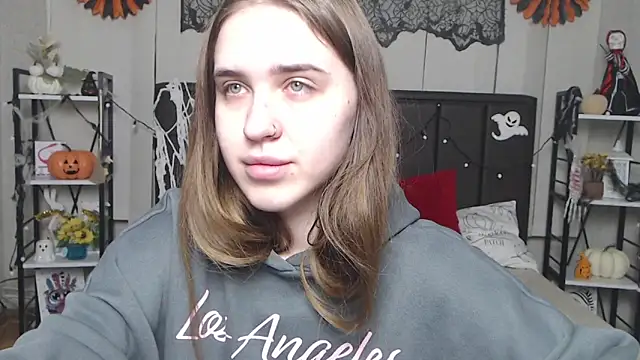 LauraHlot online show from November 15, 2025, 7:07 pm