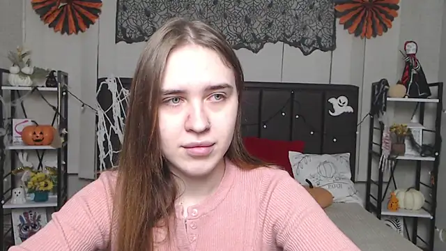 LauraHlot online show from November 14, 2025, 6:33 pm