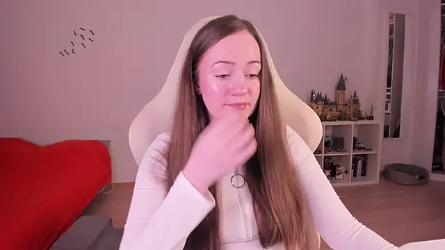 Snapshot of WalkingGirl chatting on November 9, 2025, 7:29 pm WalkingGirl online show from November 9, 2025, 7:29 pm