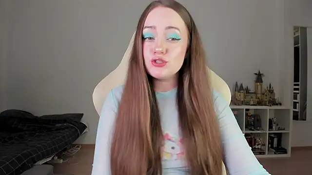 WalkingGirl online show from March 19, 2026, 3:45 pm