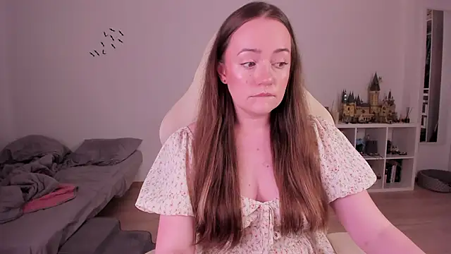 Snapshot of WalkingGirl chatting on November 6, 2025, 8:24 pm WalkingGirl online show from November 6, 2025, 8:24 pm