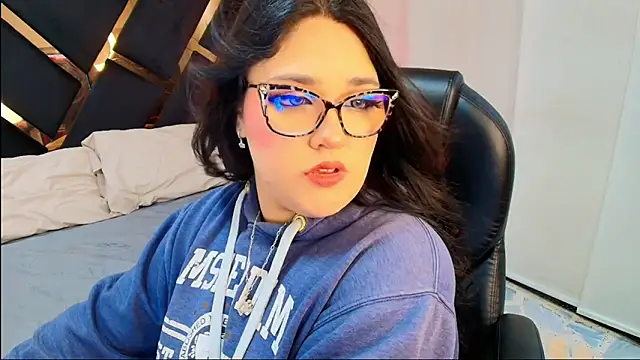 Camiila Osorio online show from April 15, 2026, 7:58 pm