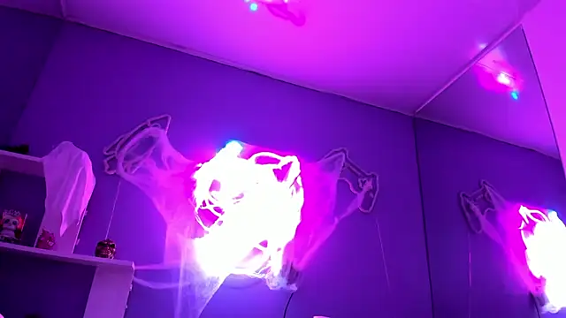 Camiila Osorio online show from October 23, 2025, 7:45 pm