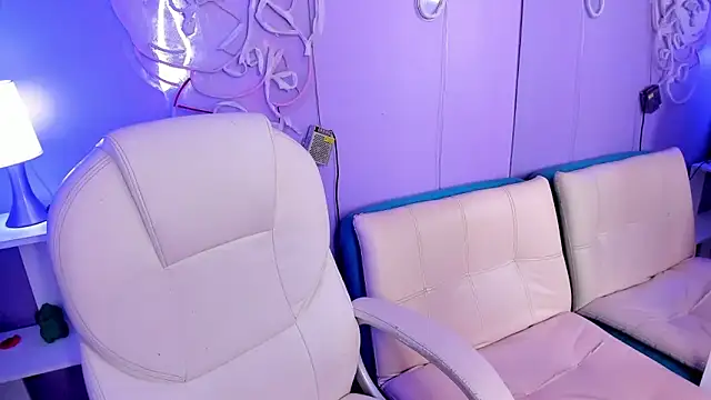 Camiila Osorio online show from February 9, 2026, 9:02 pm