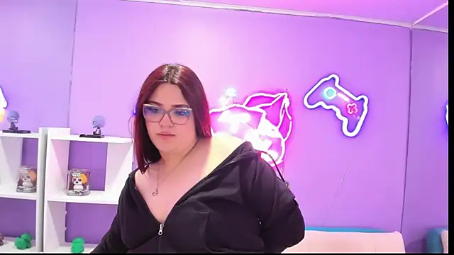 Camiila Osorio online show from September 15, 2025, 8:42 pm