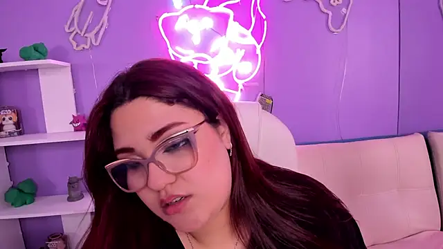 Camiila Osorio online show from November 10, 2025, 7:52 pm