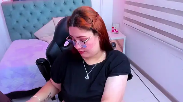 Camiila Osorio online show from March 12, 2025, 6:40 am