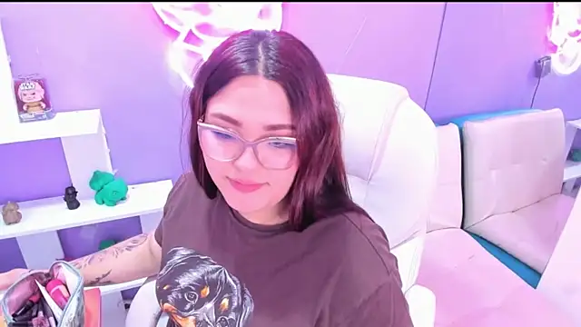 Camiila Osorio online show from September 18, 2025, 7:39 pm