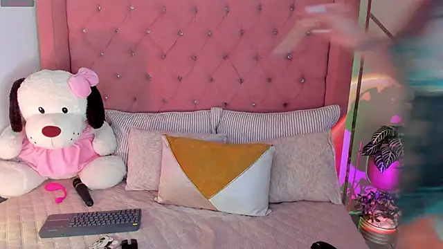 Snapshot of foxxxmegan chatting on March 3, 2025, 2:28 pm foxxxmegan online show from March 3, 2025, 2:28 pm