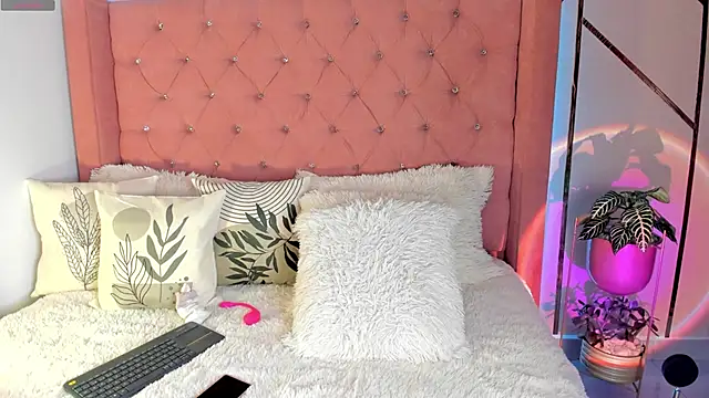 Snapshot of foxxxmegan chatting on March 12, 2025, 2:56 pm foxxxmegan online show from March 12, 2025, 2:56 pm