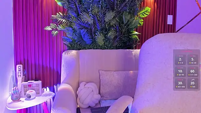 Snapshot of foxxxmegan chatting on November 14, 2025, 4:10 pm foxxxmegan online show from November 14, 2025, 4:10 pm