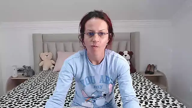 CatWoman0001 online show from November 19, 2025, 9:53 am