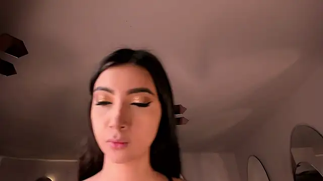 ValeriaVelvet online show from April 5, 2026, 11:17 am