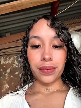 Snapshot of MarieLeon chatting on December 14, 2025, 8:14 pm MarieLeon online show from December 14, 2025, 8:14 pm