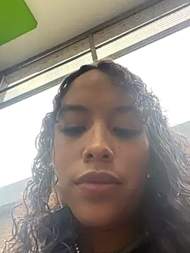 Snapshot of MarieLeon chatting on December 17, 2025, 9:09 pm MarieLeon online show from December 17, 2025, 9:09 pm