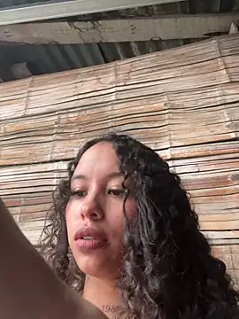 Snapshot of MarieLeon chatting on December 18, 2025, 9:40 pm MarieLeon online show from December 18, 2025, 9:40 pm