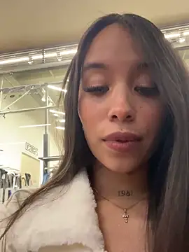 Snapshot of MarieLeon chatting on December 22, 2025, 9:15 pm MarieLeon online show from December 22, 2025, 9:15 pm