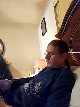 coolbrease10 online show from February 7, 2025, 1:47 am