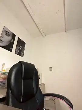 JESSI NAOMI online show from March 27, 2026, 4:43 am