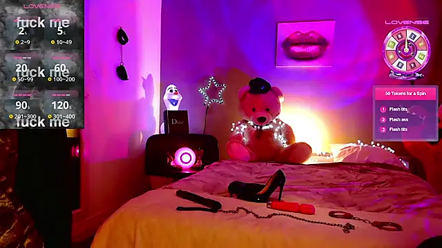 Stripgirl31 online show from February 11, 2025, 9:35 pm