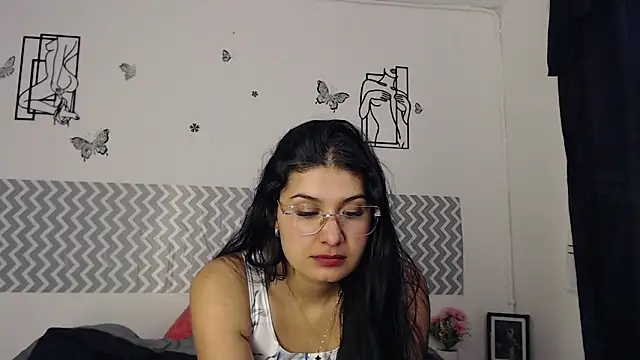 cloehonney online show from October 3, 2025, 8:54 pm