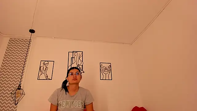 cloehonney online show from October 6, 2025, 7:14 pm