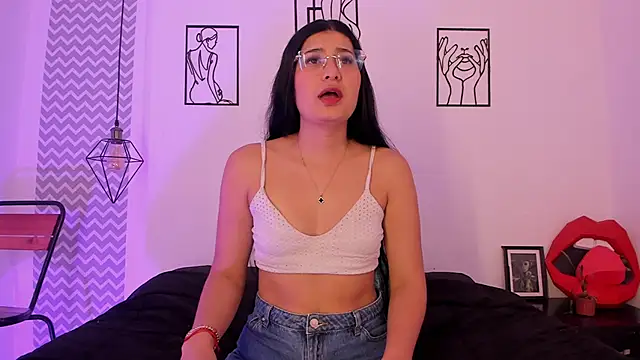 cloehonney online show from September 14, 2025, 3:01 pm