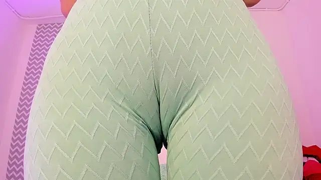 cloehonney online show from September 11, 2025, 7:03 pm