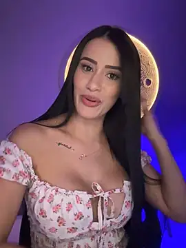 SarahhSmitth1 online show from September 17, 2025, 8:55 pm