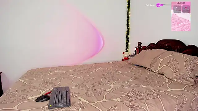 Snapshot of hollymollyxoxo chatting on June 24, 2026, 4:05 pm hollymollyxoxo online show from June 24, 2026, 4:05 pm