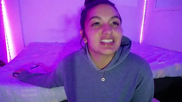 Laurenkenner  online show from March 18, 2025, 12:08 am