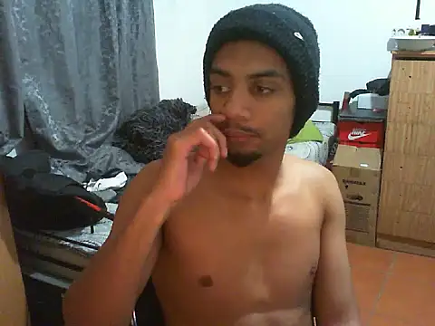 29YOURZ 28  online show from October 3, 2025, 8:32 pm